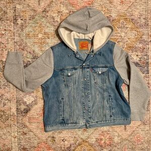 Levi's Mens Denim Jacket with Gray Sleeves. NWT